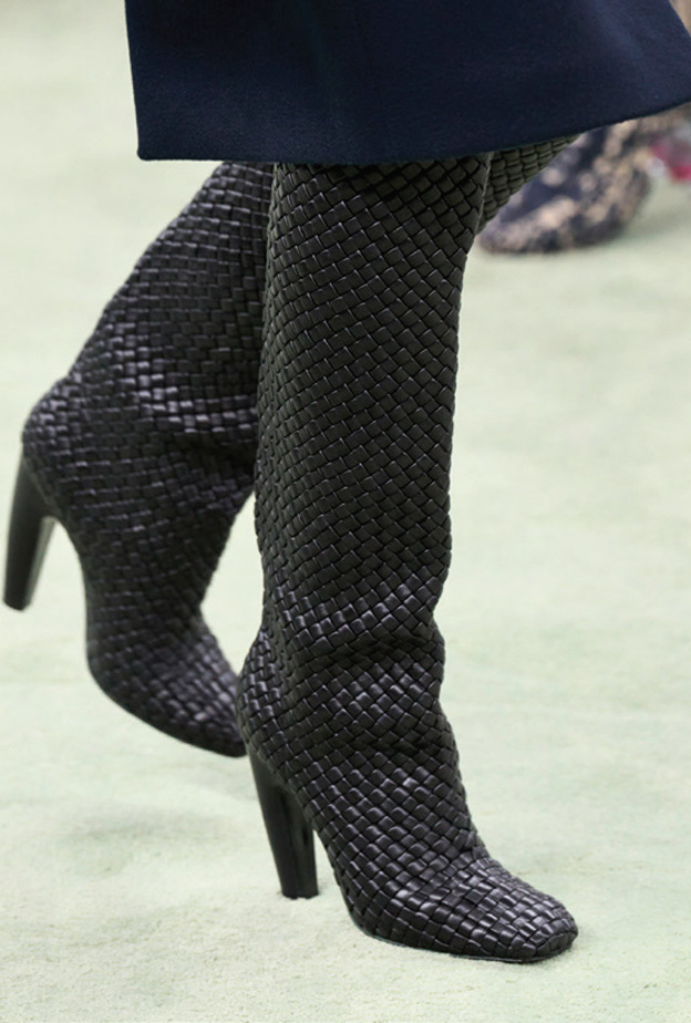 الجزمة الشتوية هو التصميم المفضل هذا الموسم بأسلوب "بوتيغا فينيتا"  Bottega Veneta