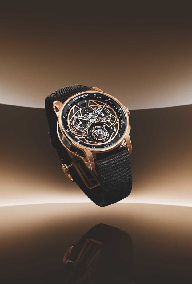 تبايناتٌ مفعمةٌ بالضياء تتجلّى في الساعة الجديدة كود 11.59 باي أوديمار بيغه أوتوماتيك فلاينغ توربيون كرونوغراف