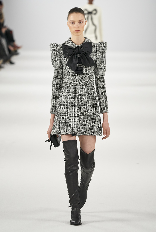 ملابس كاجوال مع العقدة الأمامية تمنحك الأناقة والتجدّد في إطلالاتك المقبلة