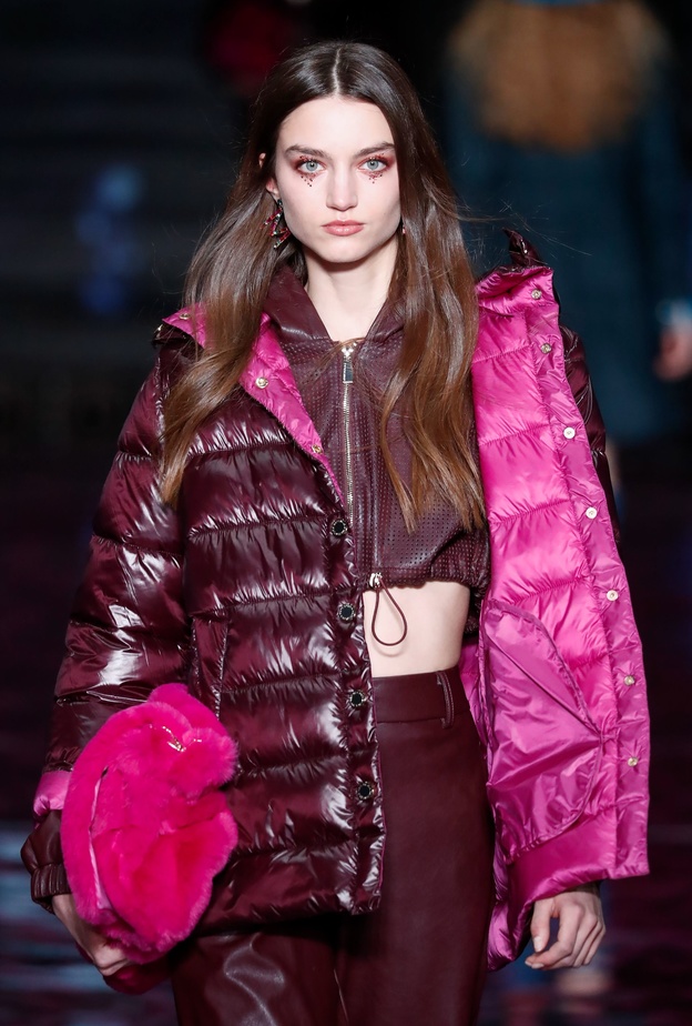 هكذا ترتدين الجاكيت المنفوخ أو الـ Puffer Jacket دون أن تتكبدي عناء تنظيفه