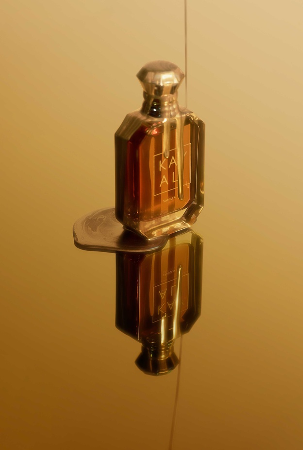 جاذبيّة الفانيلا اللامتناهية في عطر أو دو بارفان Kayali المكثّف بالفانيلا الملكية والباتشولي السكري | 64