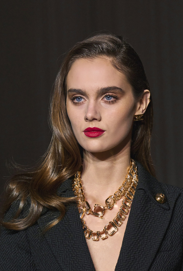 أجمل صيحات المكياج الذهبي الناعم...إليك خطوات تطبيقها