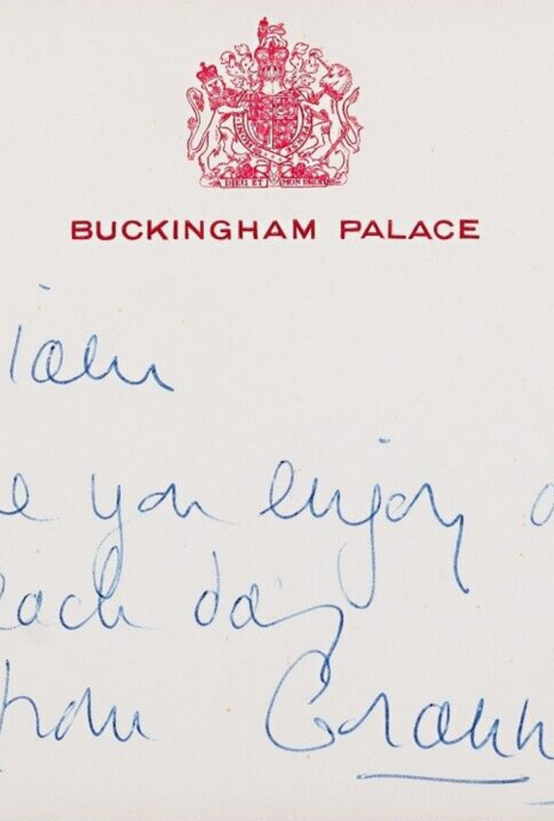 خطاب بخط يد الملكة إليزابيث الراحلة يظهر على وسائل التواصل الاجتماعي.. لمن الرسالة؟