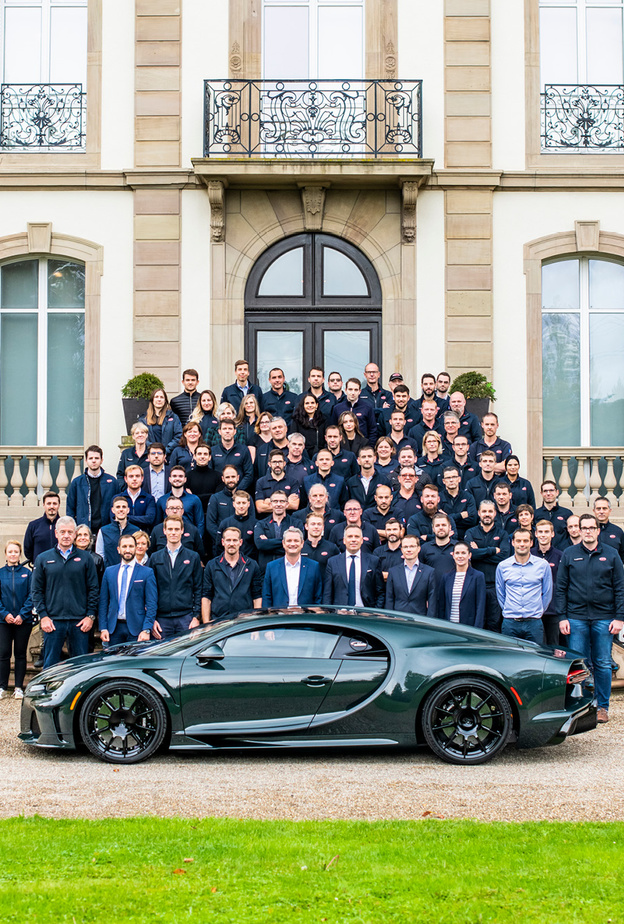 بوغاتي تحتفل بالسيارة رقم 400 من شيرون