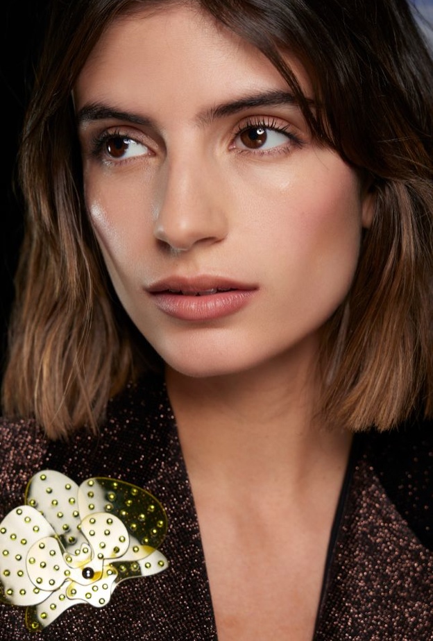 عارضة دار Moschino.jpg (