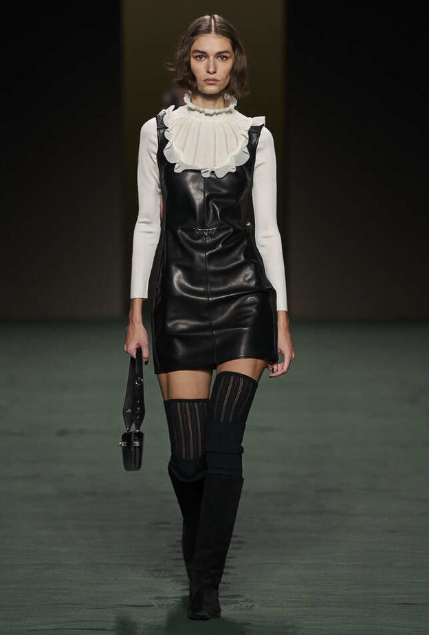 فستان الجلد صيحة خريف 2022 من Hermes