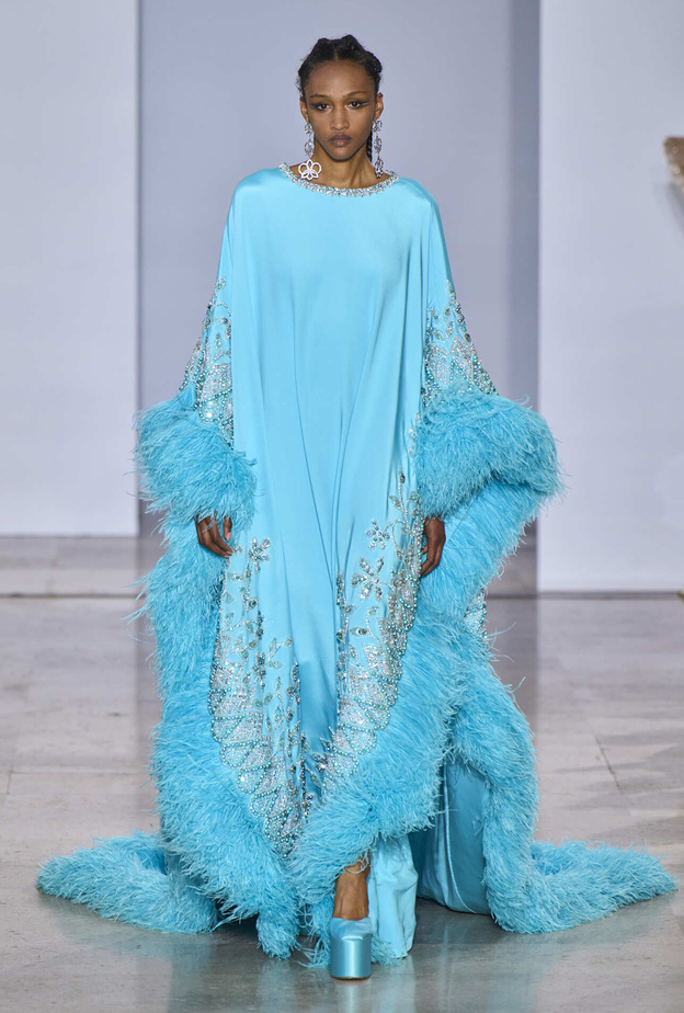 موضة القفطان المريح تمنحك ستايل عصري في سهرات شتاء 2023