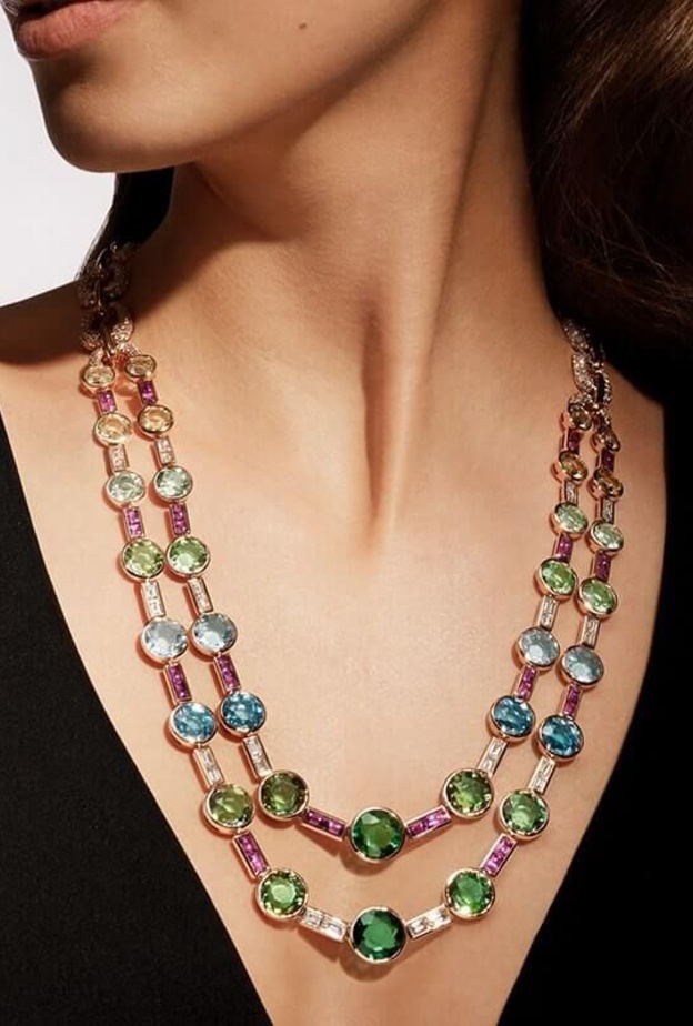 عقد ملون من Bvlgari 