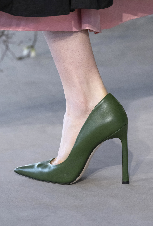 أحذية باللون الأخضر لإطلالة مميزة في اليوم الوطني الإماراتي