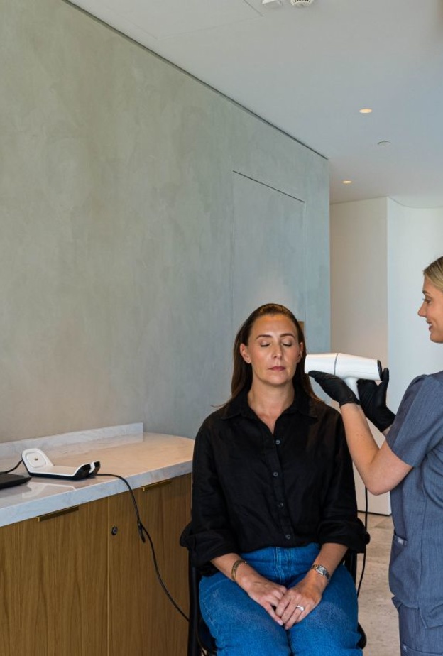 جلسات علاجية مبتكرة تعزز الجمال الطبيعي بدون جراحة في عيادة أورونيكس