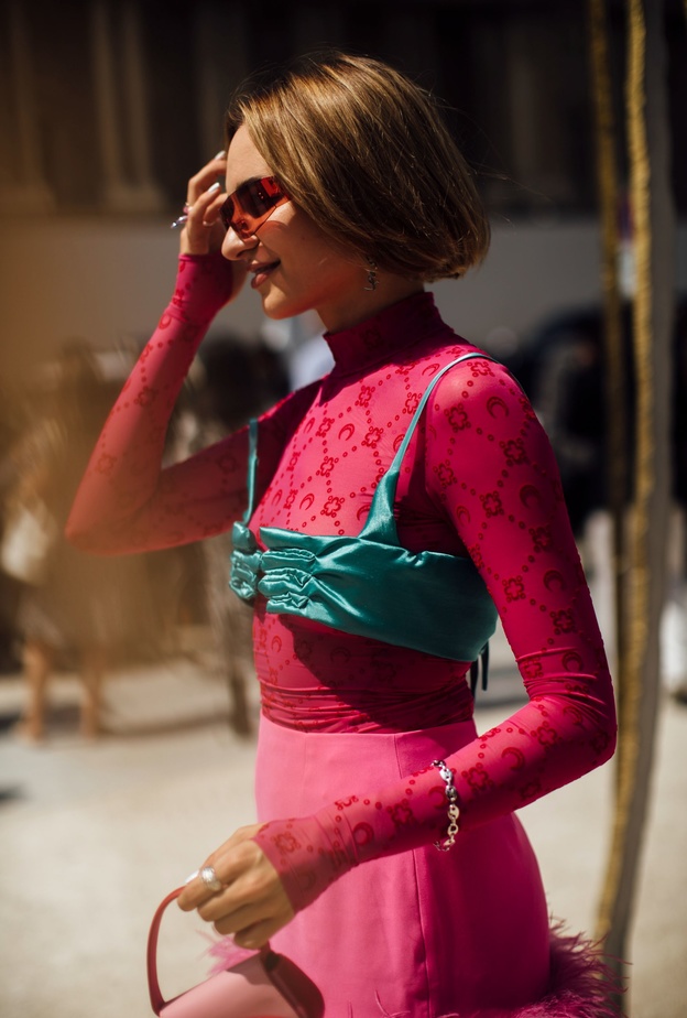 شجعي فريق المغرب وأنتِ على الموضة مع إطلالات شبابية باللونين الأحمر والأخضر