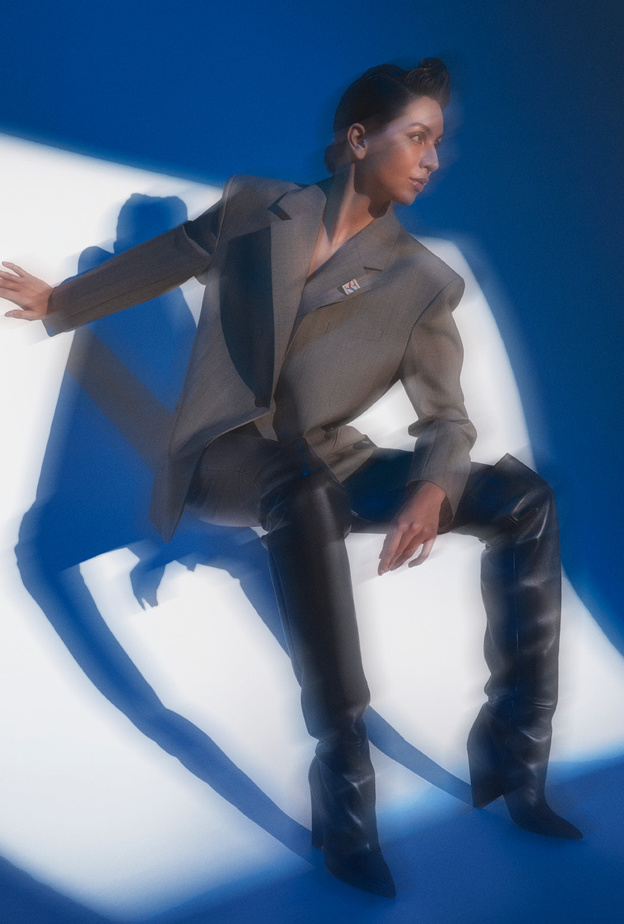 جلسة تصويرية خاصة بـ "هي" تحت عنوان Trench & Boots