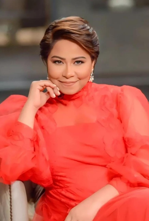 شيرين عبد الوهاب بإطلالة المجوهرات 