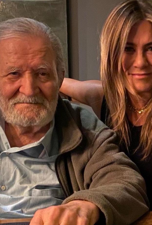 جينيفر أنيستون ووالدها