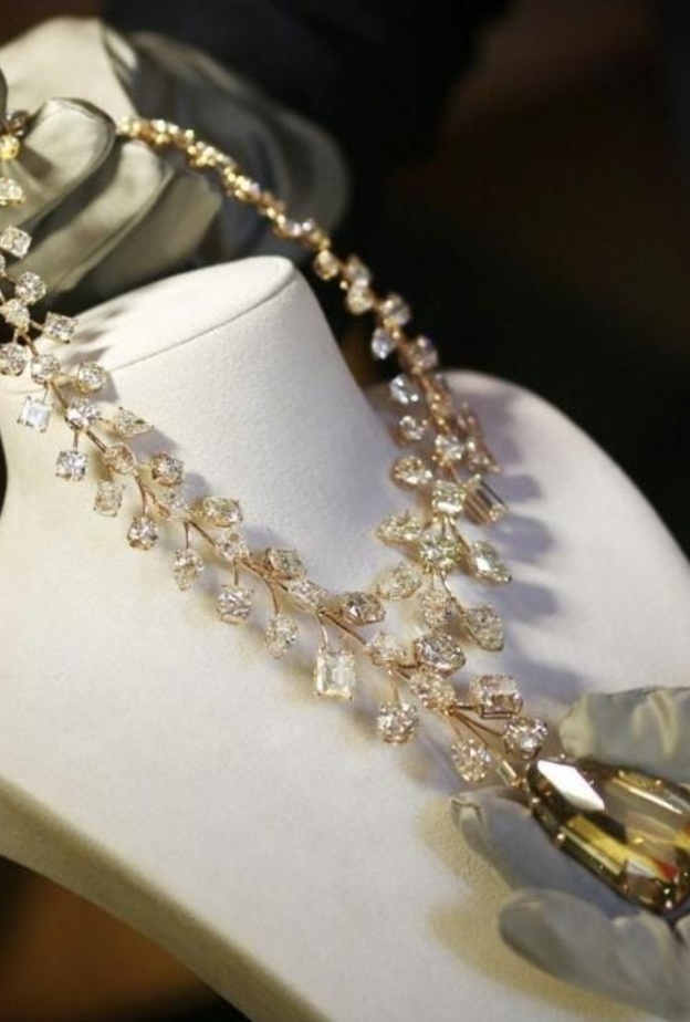  تصميم عقد L'Incomparable 