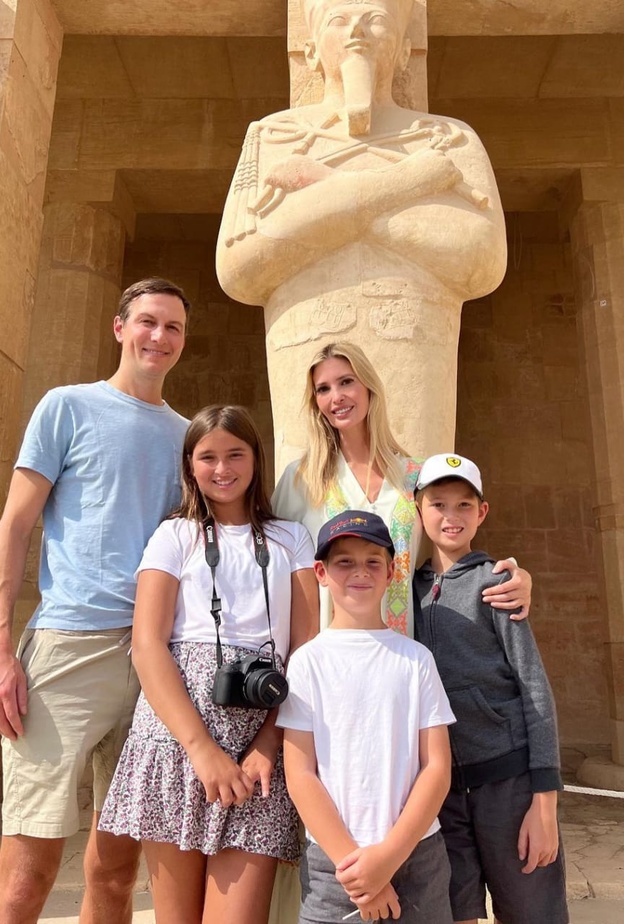 إيفانكا ترامب وعائلتها في مدينة الأقصر