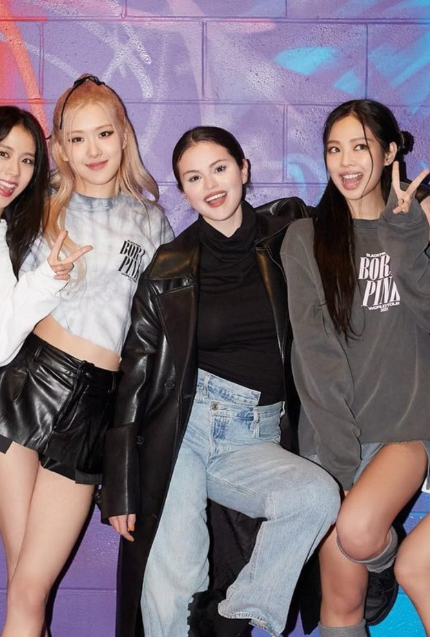 سيلينا جوميز مع فرقة بلاك بينك