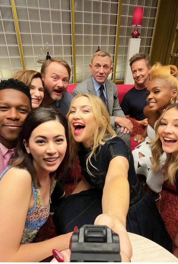 نجوم فيلم "2 knives out" 