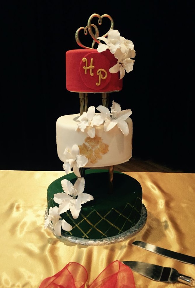 أجمل كيكات الزفاف المناسبة لأجواء اليوم الوطني الإماراتي