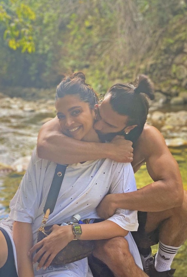 رانفير سينغ يفاجئ زوجته بزيارته لها في العمل في يوم الذكرى السنوية لزواجهما