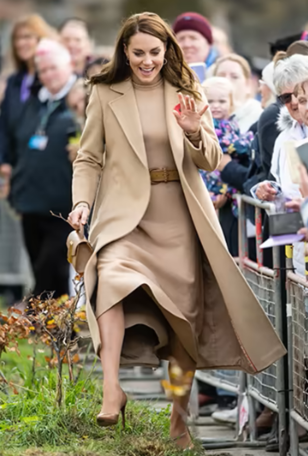 كيت ميدلتون تواجه موقف محرج أمام الكاميرات بسبب حذائها