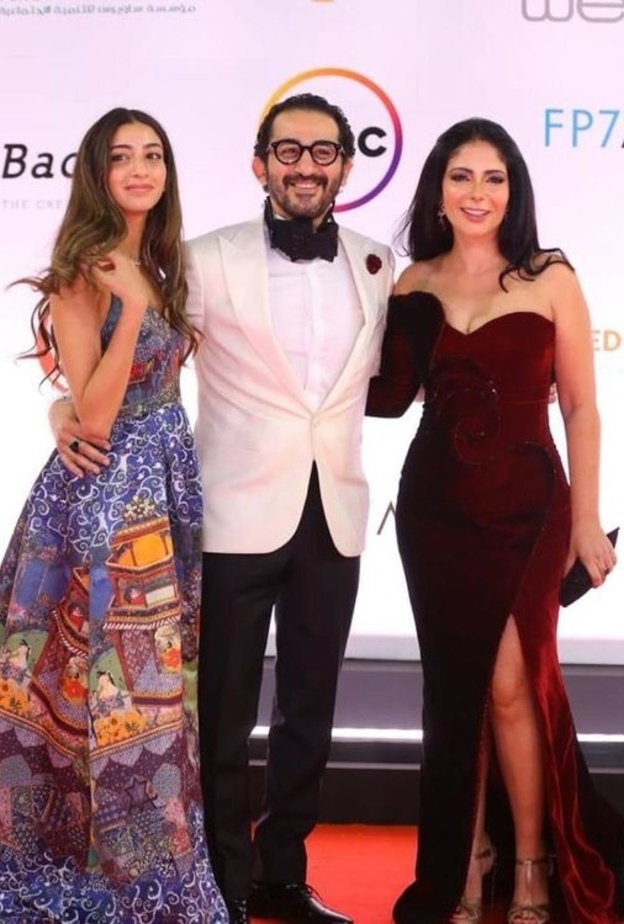 منى زكي وأحمد حلمي وابنتهما