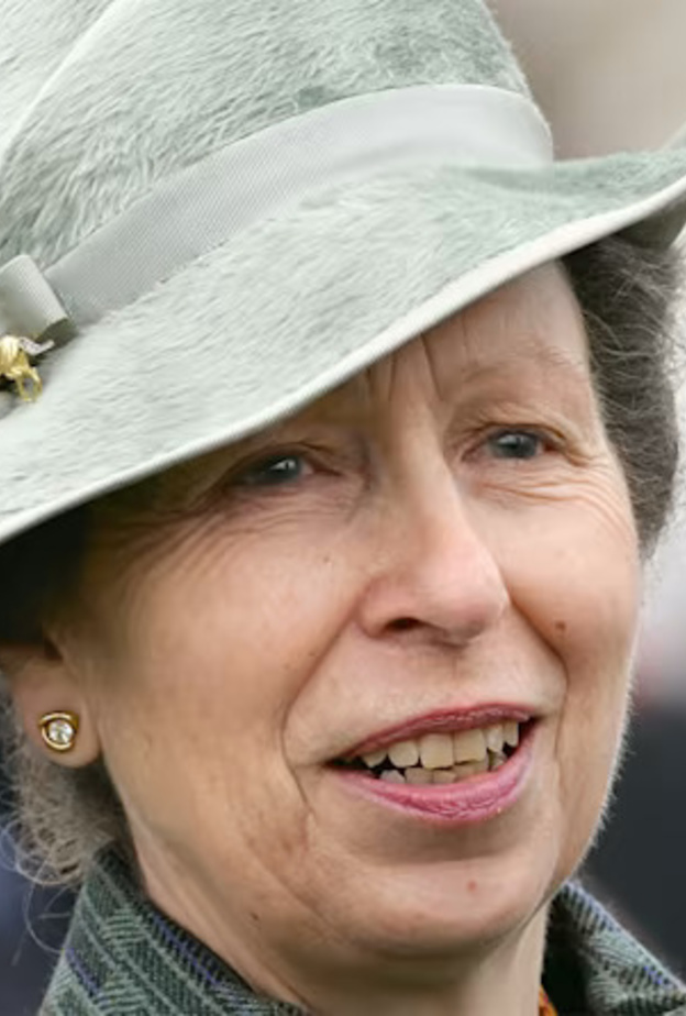 تعرف إلى السبب الذي يجعل الأميرة آن تتجنب المصافحة 