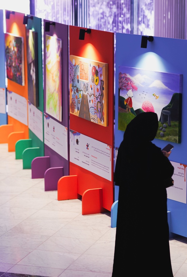 اختتام مبادرة “ريشة طيف” بمشاركة 100  فنان تشكيلي مع 100 فنان من ذوي التوحد