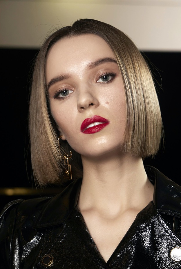 خدع ذكية تُطبقها خبيرات المكياج لتطويل الرموش أثناء استخدام الماسكارا