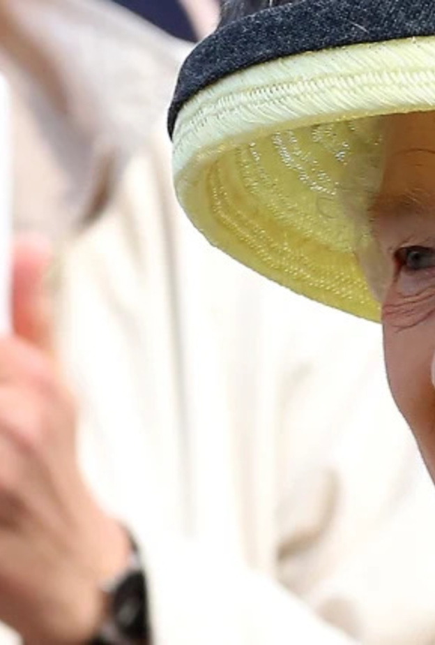 تعرفي على القاعدة الخاصة بالهواتف المحمولة التي فرضتها الملكة الراحلة على أحفادها