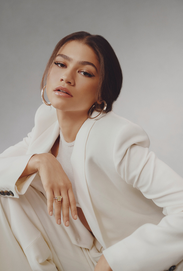 محاور المشاهير عدنان الكاتب يحاور النجمة الأمريكية الشابة Zendaya