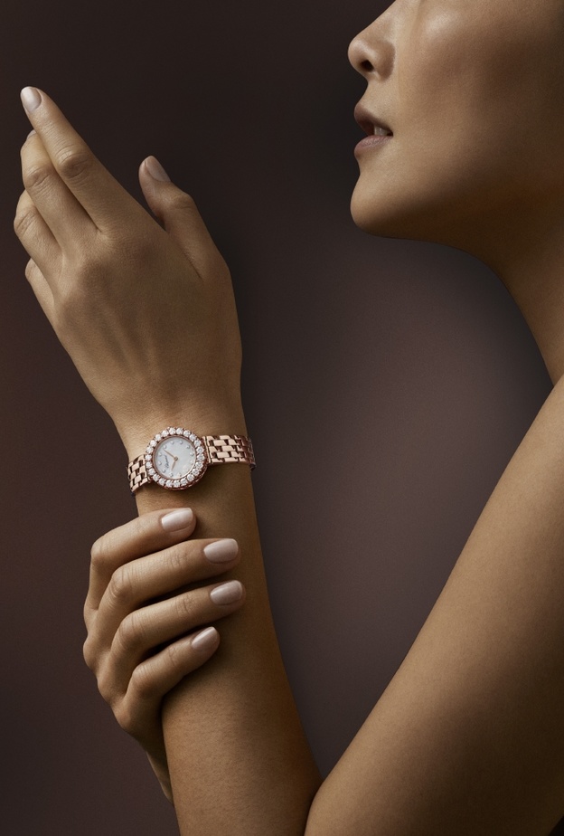 أجمل ساعات يد نسائية راقية لبريق ساحر في سهرات ديسمبر