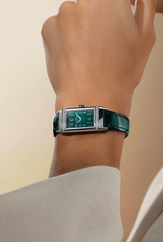 أجمل موديلات ساعات باللون الأخضر من وحي ملاعب الكرة في كأس العالم
