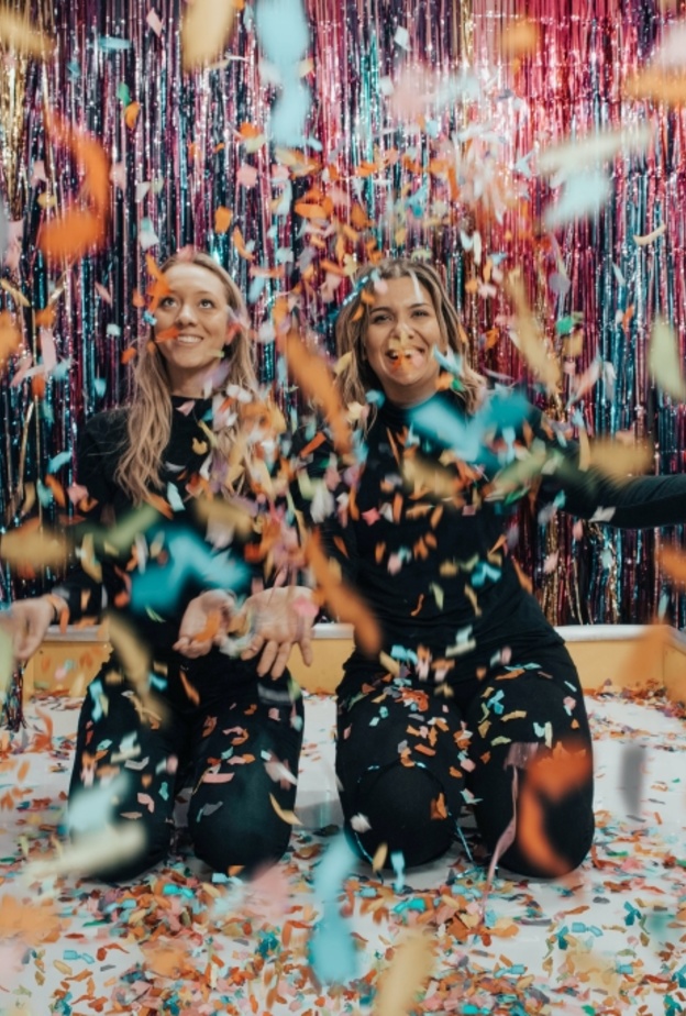 أجواء احتفالية خلال توديع العزوبية