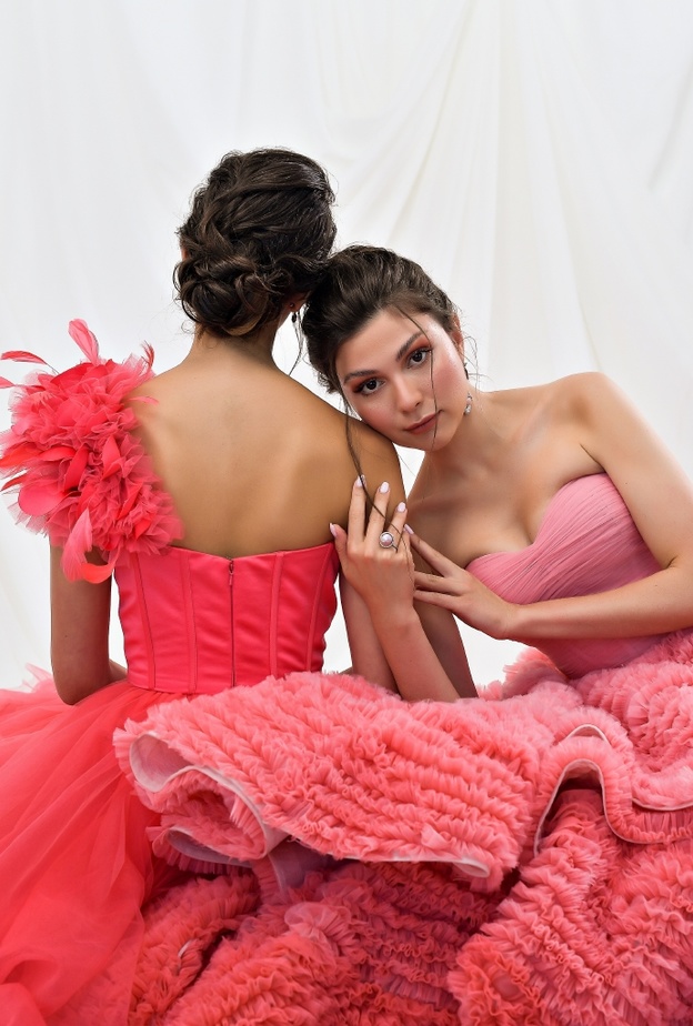 أحد تصاميم ليلى الأنصاري المتميزة