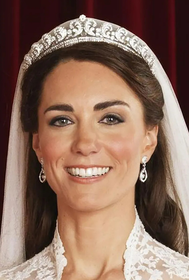 أميرة ويلز كايت ميدلتون بتاج Cartier Halo الذي يحمل توقيع كارتييه Cartier يوم زفافها