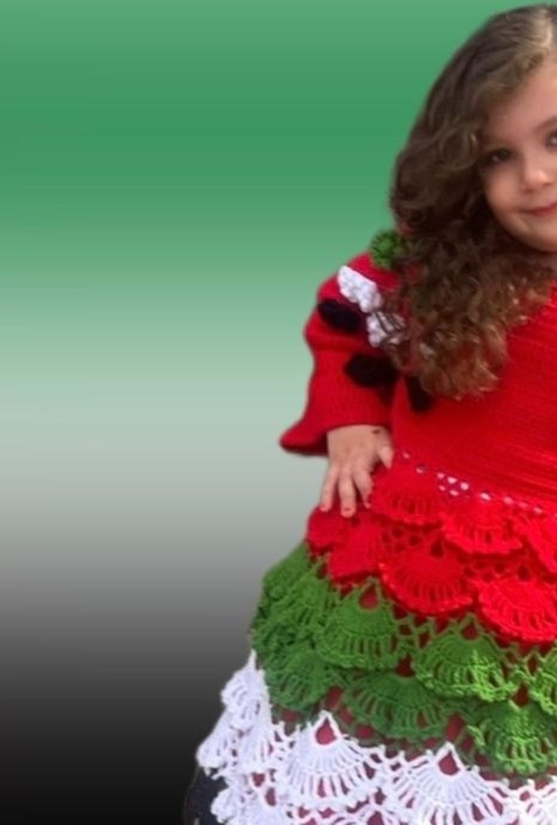 إطلالة أنيقة للطفلة ليليا عليمي بلون العلم الإماراتي في احتفالات اليوم الوطني الإماراتي الـ51 