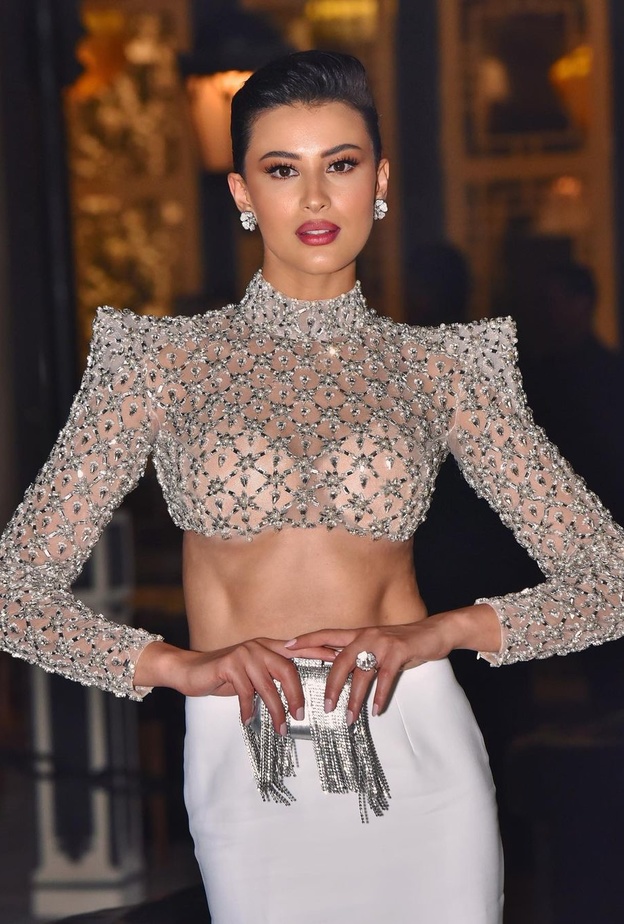 اطلالات جذابة لسهرات رأس السنة مستوحاة من ريم سعيدي