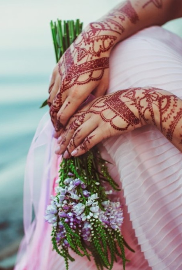 البعض يُرجع تاريخ الحناء الى 9 الاف عام قبل الميلاد