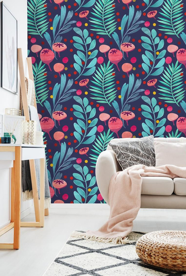 الجمع بين الرسومات الطبيعية والنقشات الهندسية في غرفة معيشة مودرن