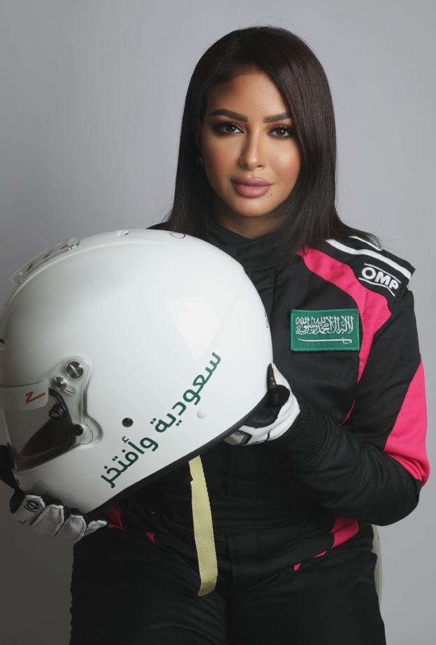 سائقة الراليات السعودية "مها الحملي" لـ "هي":  المرأة السعودية مميزة وتنافس عالميا في جميع المجالات