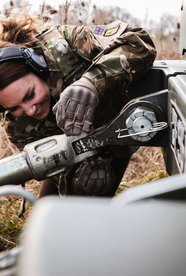 أميرات تخلين عن الفساتين واختارن الزي العسكري.. من هن؟