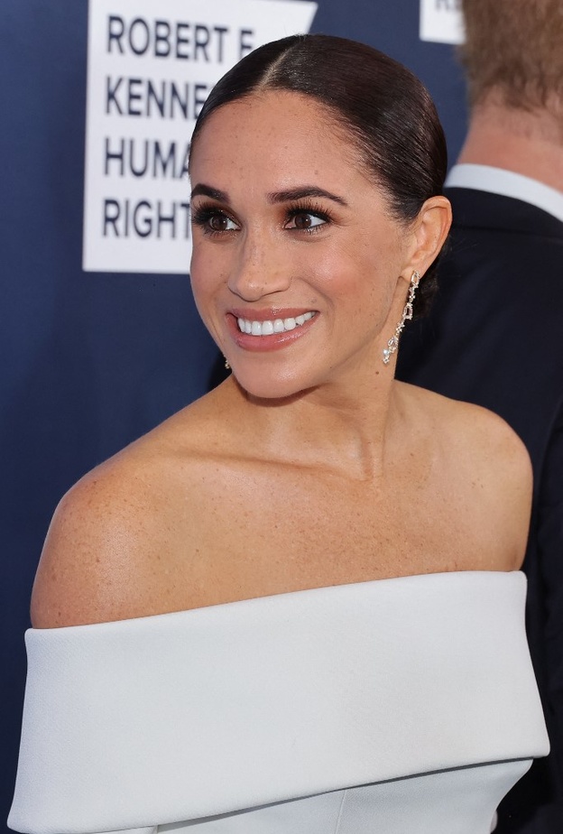 بخاتم بقيمة 85 ألف جنيه إسترليني.. ميغان ماركل ترسل تحية للأميرة ديانا؟