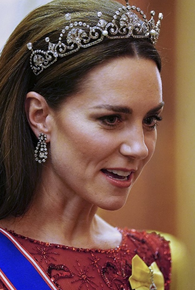 تزينت به كيت ميدلتون وأعيد صياغته مرتين.. ما قصة تاج زهرة اللوتس Lotus Flower Tiara؟