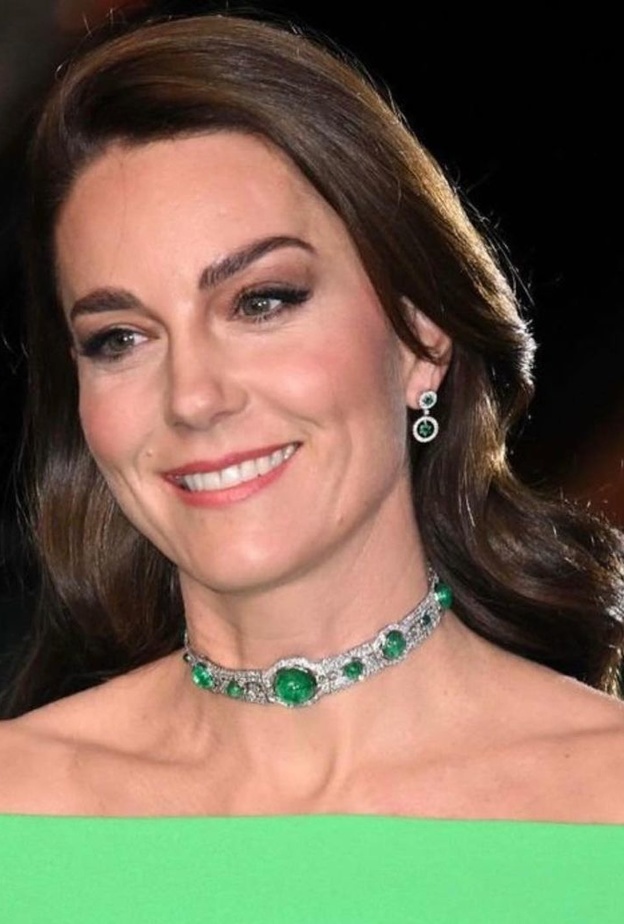 أجمل موديلات المجوهرات الملكية المرصعة بالزمرد لإطلالات نهاية العام الساحرة