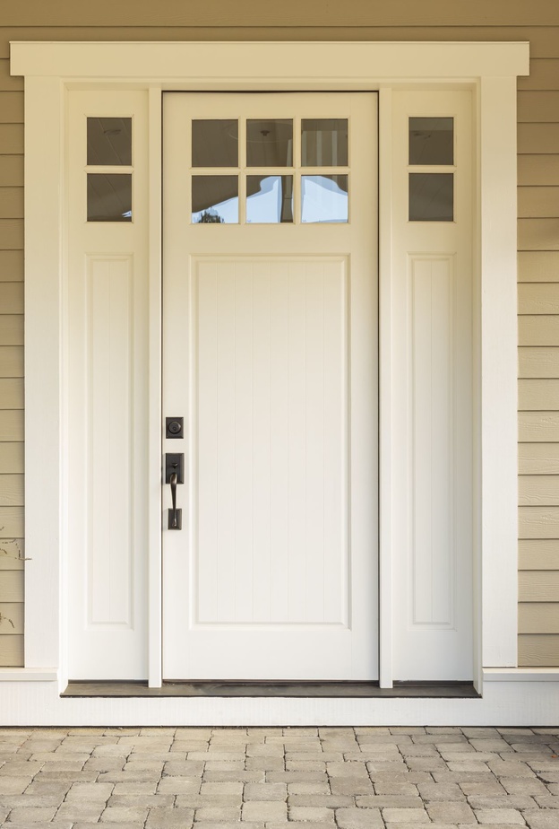 اللون الأبيض متعدد الاستخدامات وهادئ مما يجعله اختياراً رائعاً للجزء الخارجي من المنزل