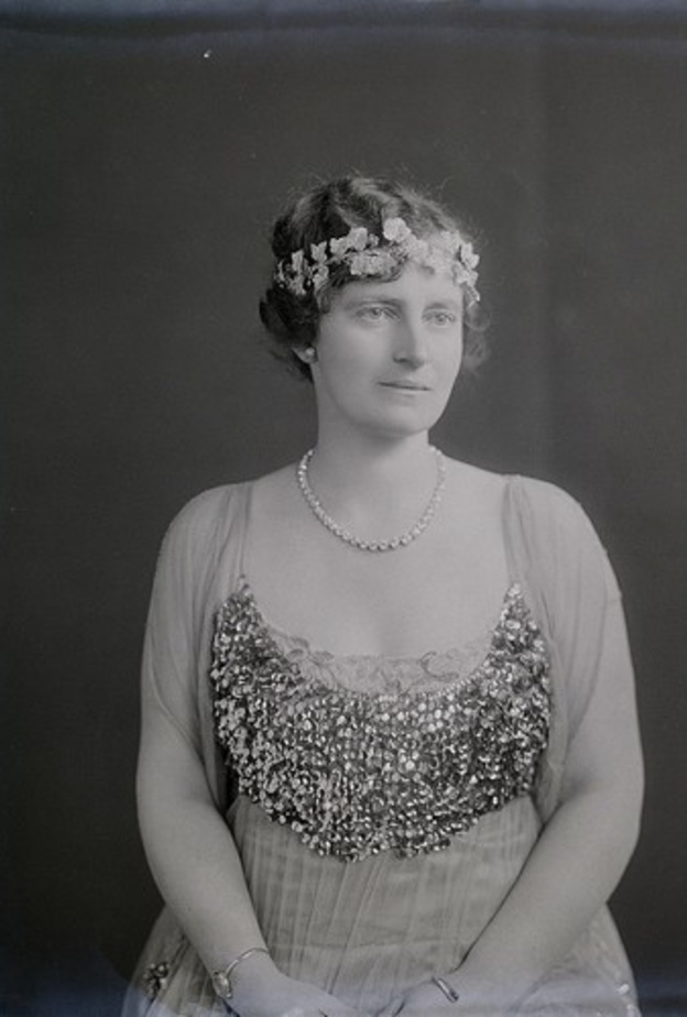 الملكة الكسندرين ملكة الدنمارك Queen Alexandrine of Demark