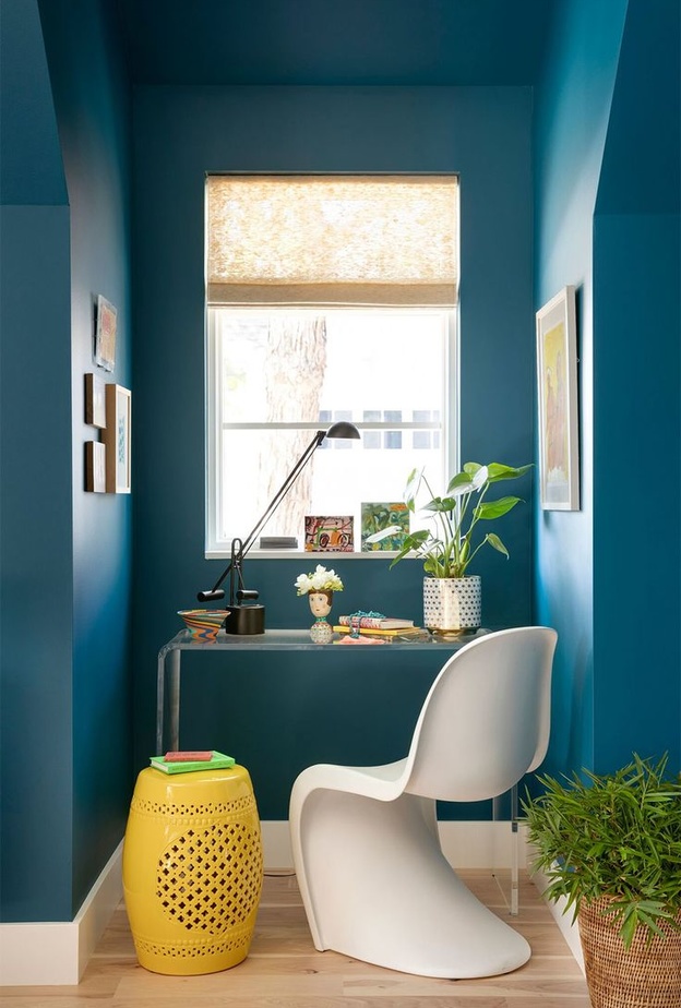 تحويل فراغ ضيق في الجدران لمكتب ناعم وعصري