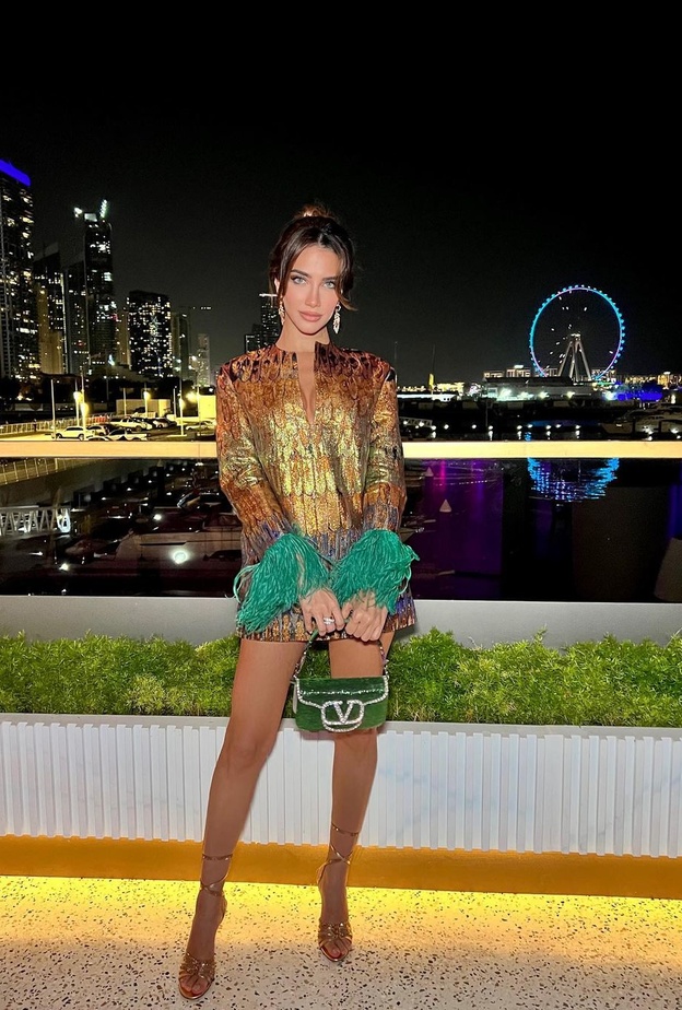 اطلالات عصرية لسهرات رأس السنة من الفاشينيستا العربيات 