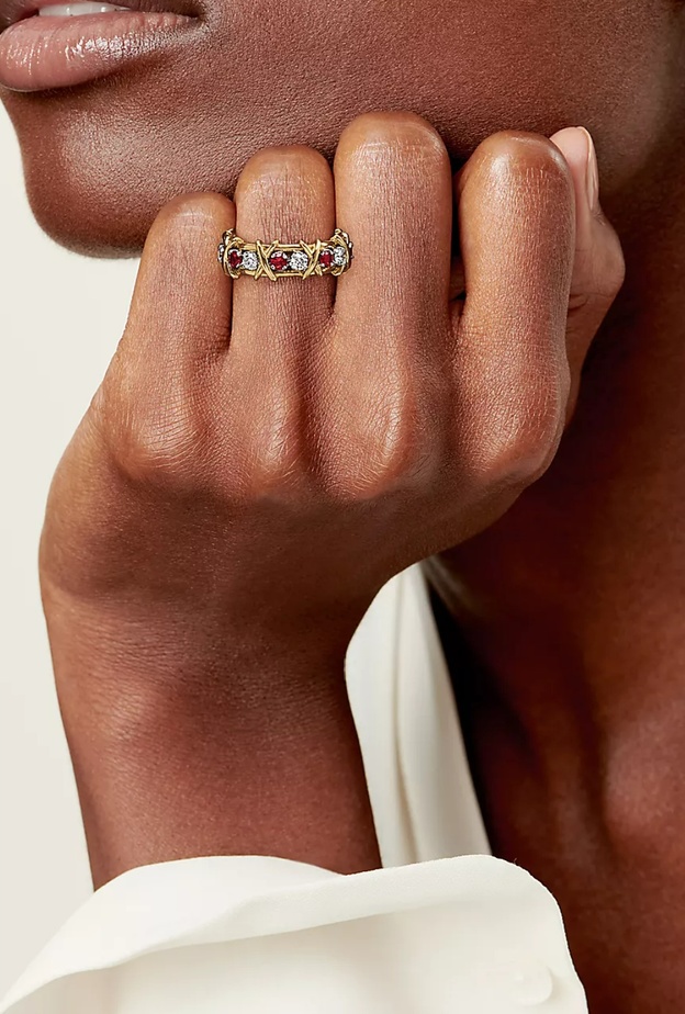 خاتم Sixteen Stone المرصع بالروبي والألماس من تيفاني Tiffany